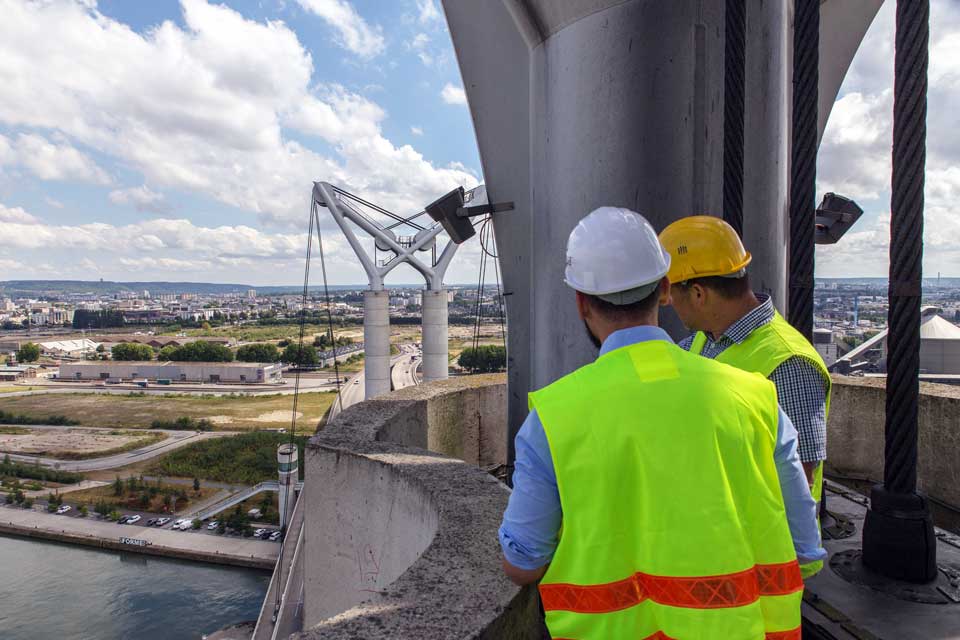 古斯塔夫福楼拜桥工在工作